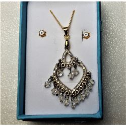 18)  GOLD TONE AND CLEAR CHRYSTAL STUD