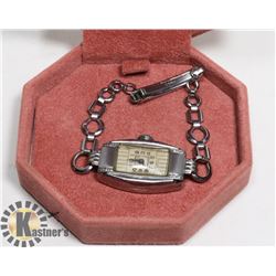 VINTAGE WOMENS WRIST WATCH W/ METAL BAND