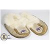 Image 1 : PAIR OF FIRST NATIONS BEADED MOCCASINS