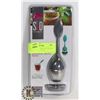 Image 1 : NEW TEA BALL AND SAUCER FOR STEEPING LOOSE TEA