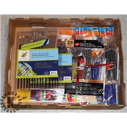 FLAT OF ASSORTED PAINT BRUSHES