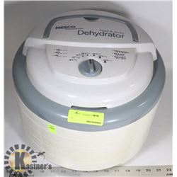 NESCO PROFESSIONAL FOOD AND JERKY DEHYDRATOR