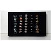 Image 1 : 9)  LOT OF 35 FASHION RINGS IN DISPLAY CASE