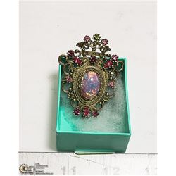 VINTAGE SARAH COVENTRY BROOCH