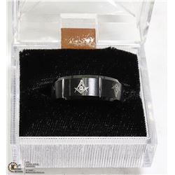 MASONIC SYMBOL RING  SIZE 11