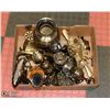 Image 1 : BOX OF ASSORTED DECORATIVE BRASS ITEMS