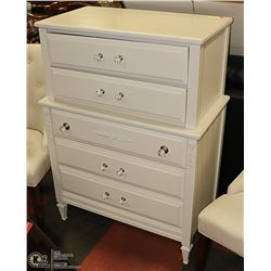 VINTAGE CHEST OF DRAWERS