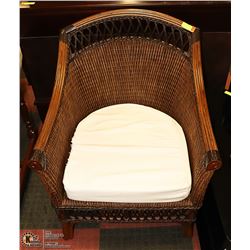 WICKER CHAIR