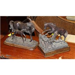 LOT OF 2 HORSE ORNAMENTS