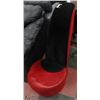 Image 1 : RED & BLACK STILETTO-STYLE SHOE CHAIR, HAS