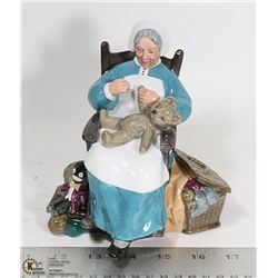 ROYAL DOULTON NANNY HN2221