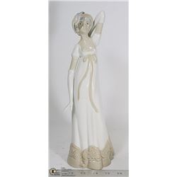 FINE PORCELAIN LADY FIGURINE - MADE IN SPAIN