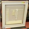 Image 1 : SHADOW BOX PORTRAIT 28 1/2 W 31 1/2 L 2 3/4 D