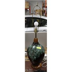VINTAGE POTTERY TABLE LAMP NO SHADE