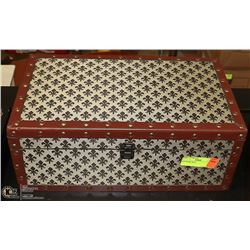 FLEUR- DE- LIS KEEPSAKE BOX