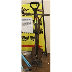 BUNDLE WITH SHOVEL, ICE CHIPPER, WEEDER