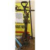 Image 1 : BUNDLE WITH SHOVEL, ICE CHIPPER, WEEDER