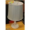 Image 1 : TABLE LAMP 23" TALL