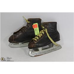 DECOR ONLY 1950'S VINTAGE CHILD'S HOCKEY SKATES