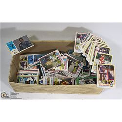 LOT OF APPROX 200 1970S AND 1980S SPORTS CARDS
