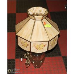 TABLE LAMP CARMEL GLASS & FLORAL PANES, 20 X 14