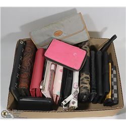 BOX WITH OVER 18 WALLETS - GENERAL,