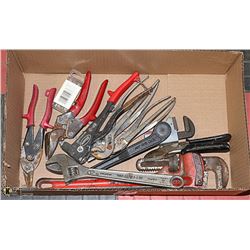 FLAT FULL OF HAND TOOLS INCL.