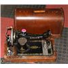 Image 1 : VINTAGE WOOD CASE SINGER SEWING MACHINE