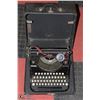 Image 1 : VINTAGE UNDERWOOD TYPEWRITER