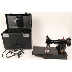 Singer Model 221 Featherweight Sewing Machine (121287)