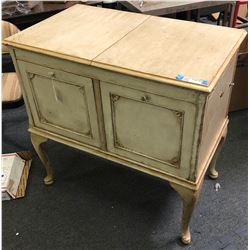 Brunswick "Victrola" early Record Player in Cabinet (110743)