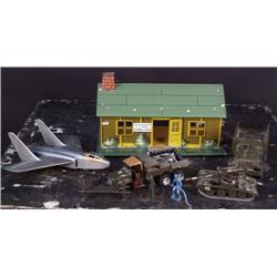 Tin Military H.Q. Toy w figures