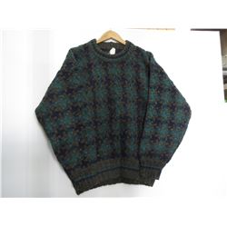 100 % Wool Sweater hand made in Equador