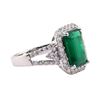 Image 2 : 4.81 ctw Emerald and Diamond Ring - Platinum