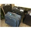 Image 1 : 2 MISMATCHED  LUGGAGE PIECES