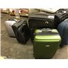 Image 1 : 4 MISMATCHED  LUGGAGE PIECES