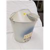 Image 2 : Cream Pail, Painted Scene (2 Gallon)