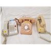 Image 1 : 3- Vintage Telephones