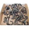Image 3 : Lot of Vintage Cast Hooks (25 Pieces)