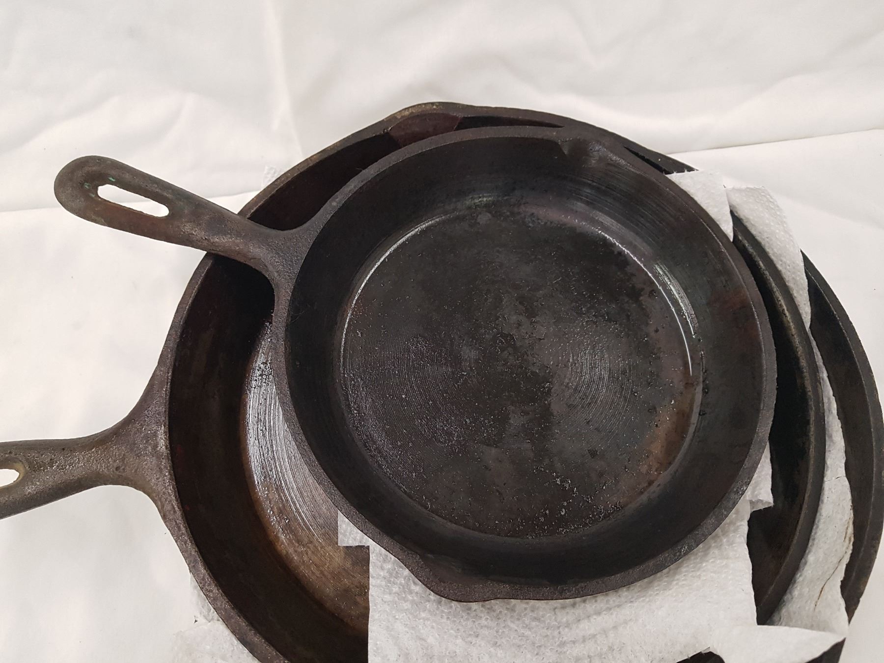 3 Cast Iron Frying Pans Schmalz Auctions 3 Cast Iron Frying Pans Schmalz Auctions