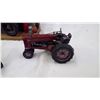 Image 2 : LOT OF COLLECTABLE TRACTOR DISPLAYS