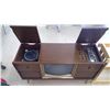 Image 2 : ENTERTAINMENT CENTRE (TV, RECORD PLAYER, AM/FM RADIO)