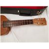 Image 3 : UKELELE WITH CASE, 23"