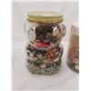 Image 2 : 2 JARS OF BUTTONS