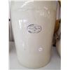 Image 2 : MEDALTA 5 GALLON, CERAMIC LID AND BUTTER CHURN