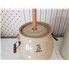 Image 4 : MEDALTA 3 GALLON, CERAMIC LID AND BUTTER CHURN