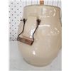 Image 6 : MEDALTA 3 GALLON, CERAMIC LID AND BUTTER CHURN