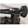 Image 2 : SPARTAN SEWING MACHINE