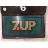 Image 2 : 7UP PLASTIC CLOCK
