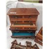 Image 3 : 2 JEWELLERY BOXES AND 2 TRINKET BOXES